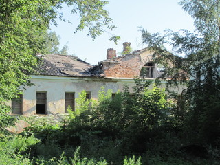 Fototapeta na wymiar Old ruined white house in Pskov, Russia