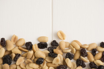 Salted mani with raisins
