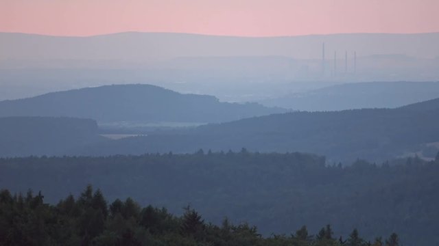 Abendhimmel und Kraftwerk Staudinger