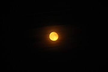 Wundersch&ouml;ner Mond am Nachthimmel 