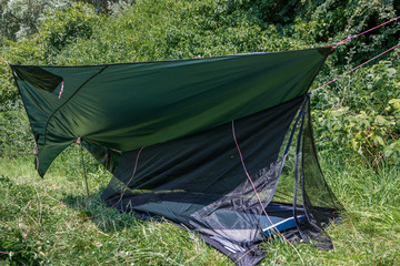 Aufbau Insektenschutz Ein-Mann-Zelt und Wetterschutz Tarp