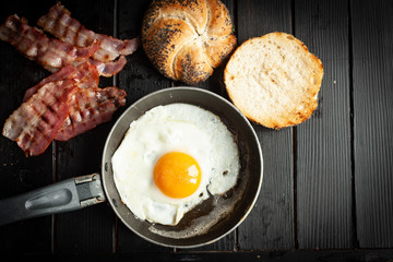 Pan with egg and bacon