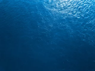 Papier Peint photo Eau Vue aérienne de la surface de la mer bleue