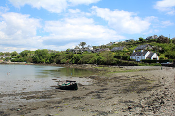 Fototapeta na wymiar Old boat washed up on the beach Ireland