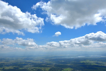 Niebo, chmury i krajobraz z Babiej Góry