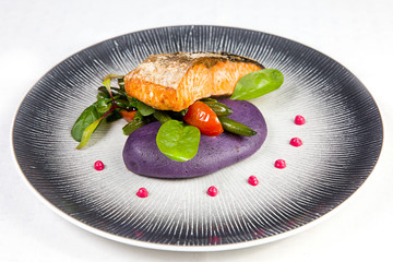 Grilled salmon with sesame