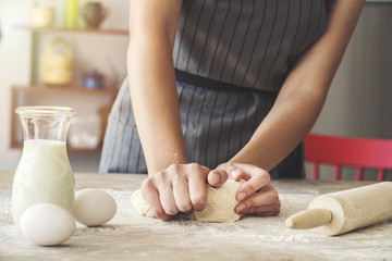 Obraz na płótnie Canvas Female hands are kneading dough