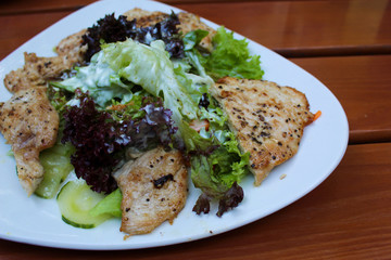 Salat mit Putenbrust
