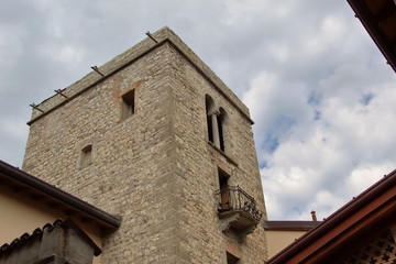 Fototapeta na wymiar torre medievale, lombardia Italia Europa