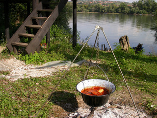 fish soup / cooker fish soup on the river