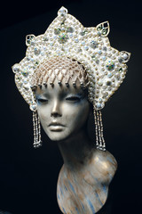 Head of mannequin in creative white pearl  kokoshnick