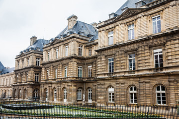 Obraz premium The Luxembourg Palace in a freezing winter day just before spring