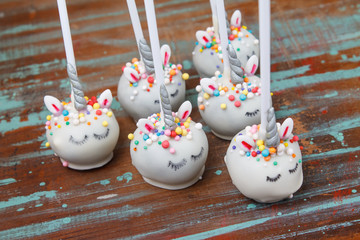 Cake pops con forma de unicornio