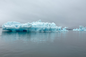 Fototapeta na wymiar Icelandic icebergs
