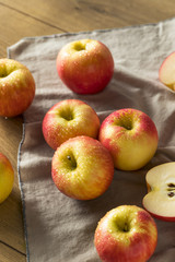 Raw Red Organic Honeycrisp Apples