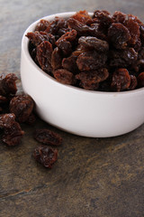 dried raisins in dish