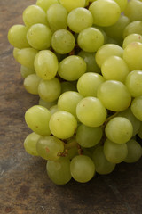 preparing fresh grapes