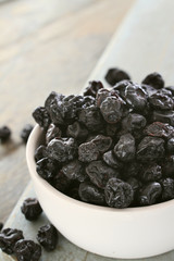 preparing fresh blueberries