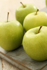 preparing fresh apples