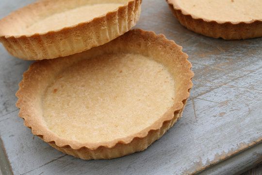 empty pastry cases