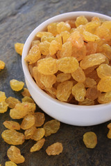 dried sultanas in dish