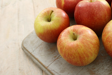 preparing fresh apples