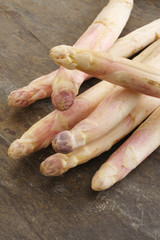 preparing fresh white asparagus spears