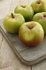preparing fresh apples