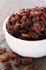dried raisins in dish