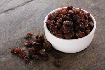 dried raisins in dish