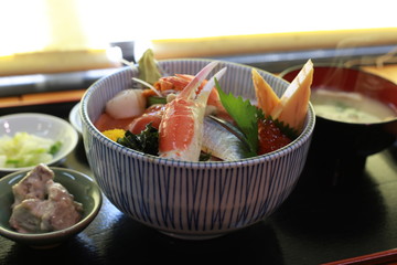 海鮮丼