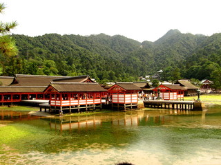 Naklejka premium Itsukushima Shrine on miyajima island, japan