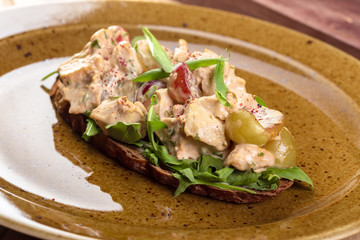 Beef sandwich with mushrooms
