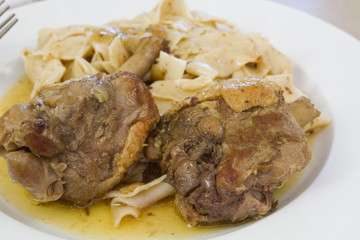 manchons de canard et pâtes
