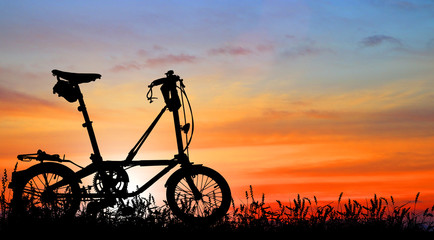 Naklejka na ściany i meble silhouette vintage bike on sunrise