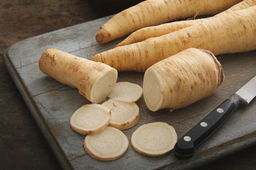 preparing racine root parsley