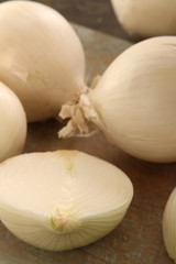 preparing raw onions