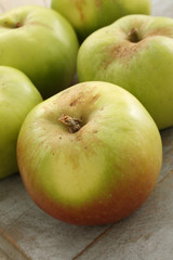 preparing fresh apples