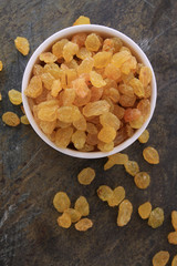 dried sultanas in dish