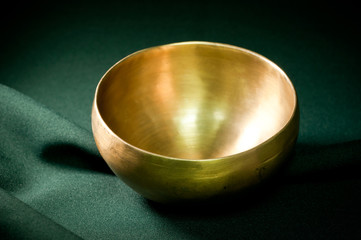 Singing bowl for aura and bio-field recovery from metals