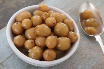 tinned gooseberry fruit