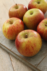 preparing fresh apples