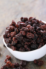 dried raisins in dish