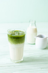 iced matcha green tea latte
