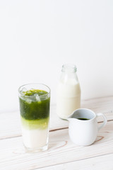 iced matcha green tea latte