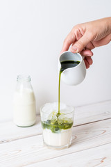 iced matcha green tea latte