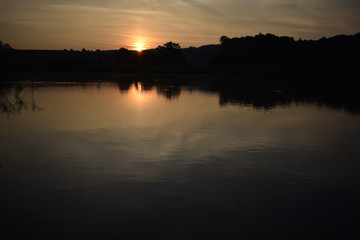 Obraz premium Sunset on the lake.