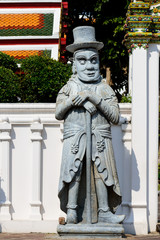 Obraz premium Giant europe rock statues figure beside a gate in Wat Pho in Wat Pho or Wat Phra Chetuphon Vimolmangklararm Rajwaramahaviharn is one of Bangkok's oldest temples.
