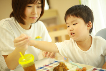 野菜を嫌がる子供