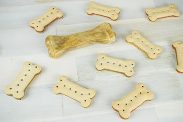 Many chewing bones for dogs